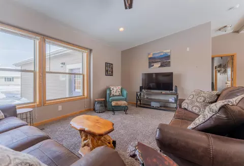 766 Victory Ln, Lander, WY 82520