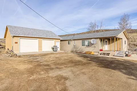 156 A St, Superior, WY 82945