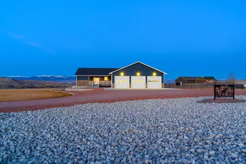 207 Eagle Dr, Greybull, WY 82426