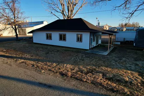 302 3rd St S, Basin, WY 82410