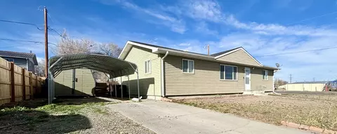 322 Kinnikinnick Dr, Riverton, WY 82501