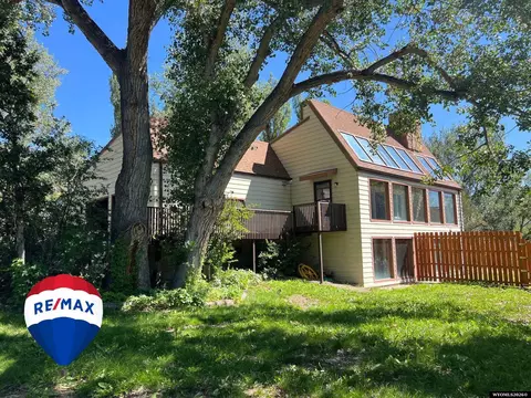 111 Big Bend Ave, Riverton, WY 82501