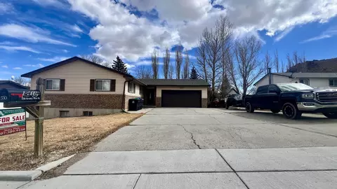 530 Knotty Pine St, Green River, WY 82935