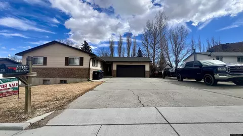 530 Knotty Pine St, Green River, WY 82935
