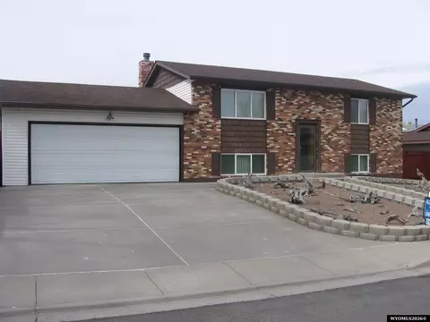 335 Cedar St, Green River, WY 82935