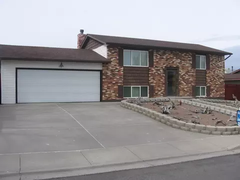 335 Cedar St, Green River, WY 82935