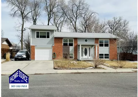 1009 Sherry Dr, Riverton, WY 82501