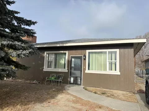 109 E Brooks St, Rawlins, WY 82301