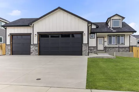 6130 Stillwater Way, Mills, WY 82644