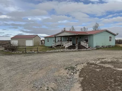 203 Rendezvous Rd, Riverton, WY 82501