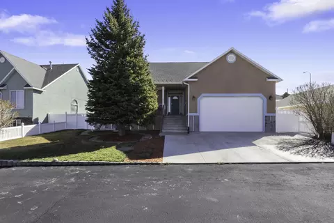 136 Benjamin Franklin St, Evanston, WY 82930