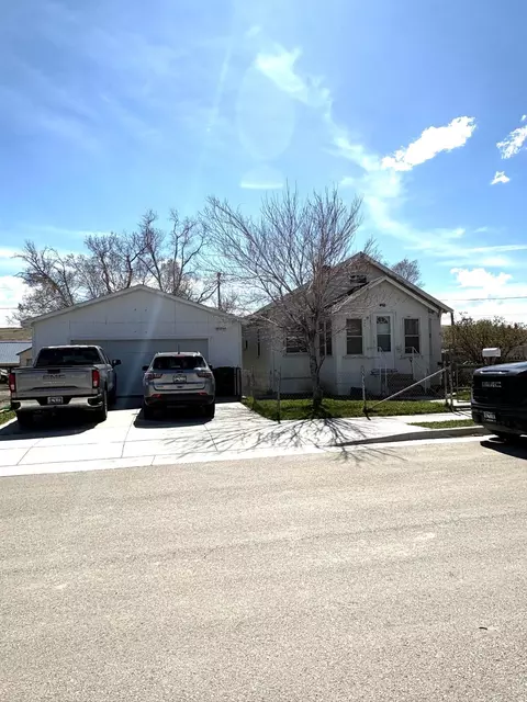 546 W State St, Rawlins, WY 82301