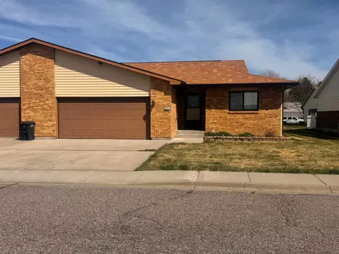 525 Buckboard Dr, Riverton, WY 82501