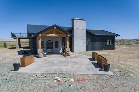 835 N Road 11, Worland, WY 82401