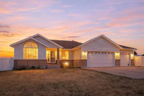 1506 Center Dr, Urie, WY 82937