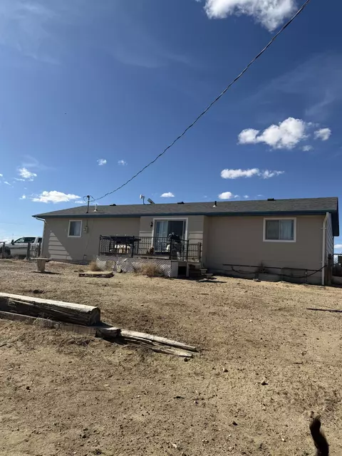 28 S Monkey Rd, Glenrock, WY 82637