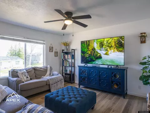 214 City View Dr, Evanston, WY 82930