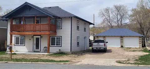 924 7th St, Rawlins, WY 82301