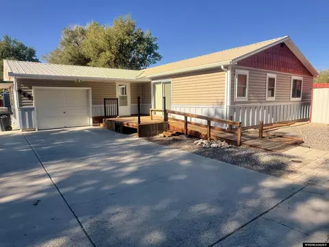 919 W Jackson Ave, Riverton, WY 82501