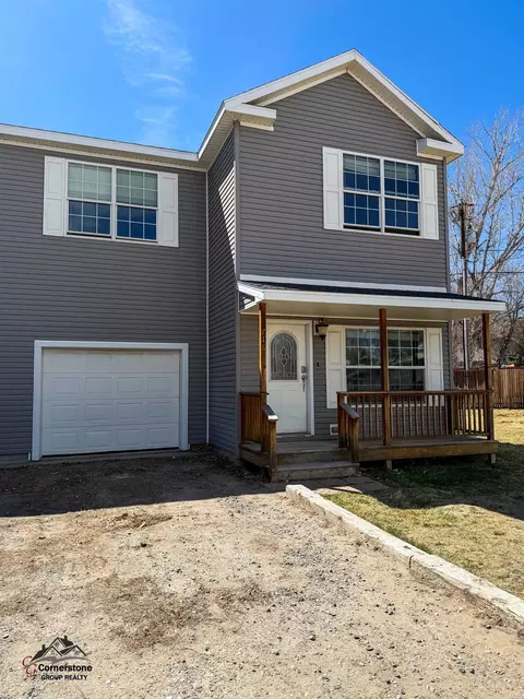 718 N 1st St, Riverton, WY 82501