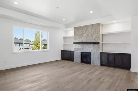 Living - 1072 Cornwall St, Casper, WY 82609 photo 4 of 5