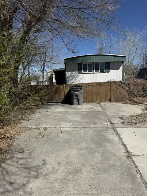 1180 5th St, Evansville, WY 82636