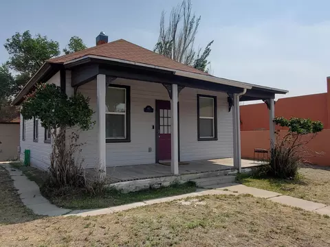 112 6th, Rawlins, WY 82301