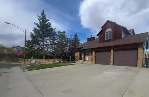 1717 Overland Dr, Rock Springs, WY 82901