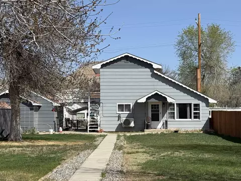1024 Warren St, Thermopolis, WY 82443