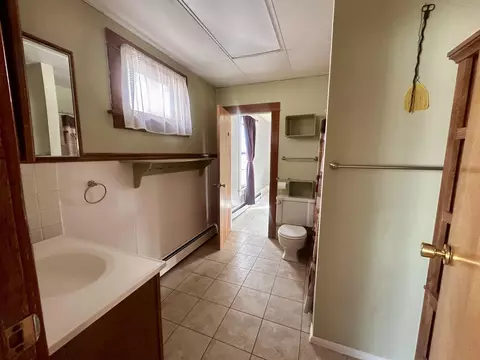 Bath - 809 Beech Ave, Kemmerer, WY 83101 photo 1 of 2