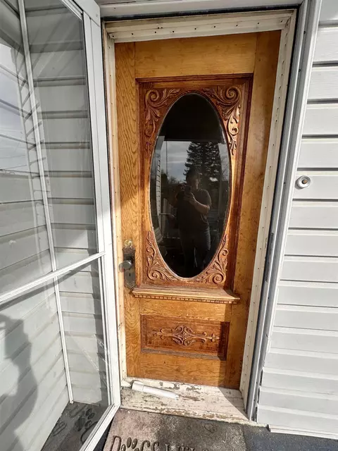 Entry Way - 809 Beech Ave, Kemmerer, WY 83101 photo 1 of 4