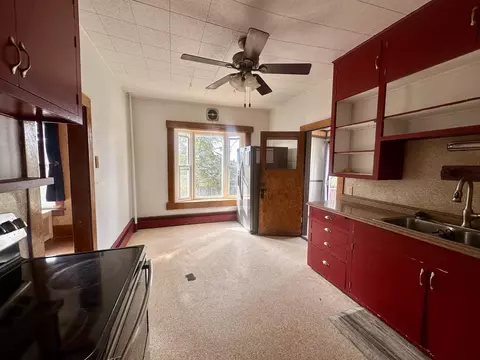 Kitchen - 809 Beech Ave, Kemmerer, WY 83101 photo 2 of 3