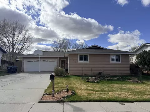 365 Greasewood St, Green River, WY 82935