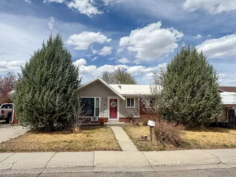 839 S 6th St, Lander, WY 82520