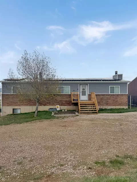 215 Loop Rd, Evanston, WY 82930