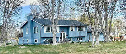 111 Country Dr, Worland, WY 82401