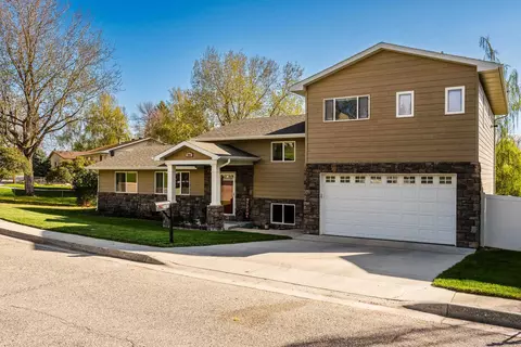 703 Circle Dr, Buffalo, WY 82834