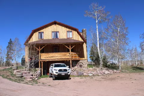 87 Moose Hollow Rd, Robertson, WY 82944