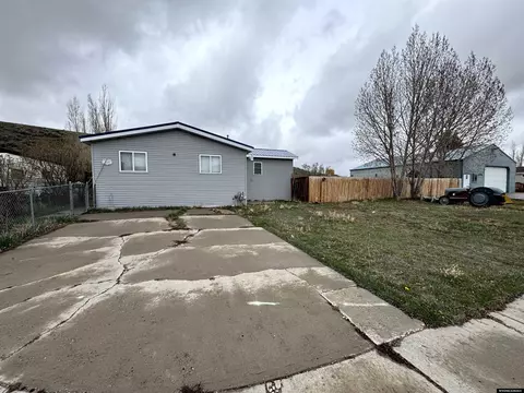 1145 Coal Creek Ave, Diamondville, WY 83116