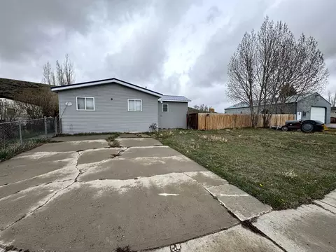 1145 Coal Creek Ave, Diamondville, WY 83116