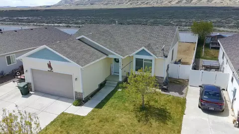 5760 Sun Ridge Dr, Rock Springs, WY 82901