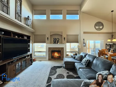 Living - 945 Eagle Dr, Douglas, WY 82633 photo 4 of 10