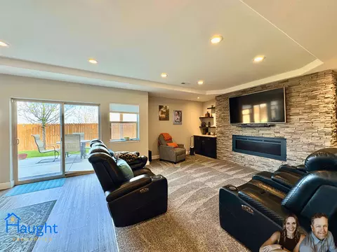 Living - 945 Eagle Dr, Douglas, WY 82633 photo 6 of 10