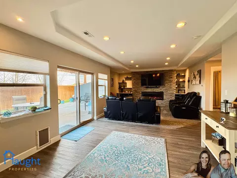 Living - 945 Eagle Dr, Douglas, WY 82633 photo 8 of 10