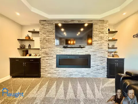 Living - 945 Eagle Dr, Douglas, WY 82633 photo 10 of 10