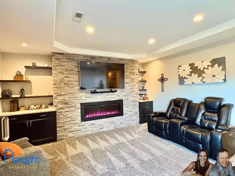 Living - 945 Eagle Dr, Douglas, WY 82633 photo 5 of 10