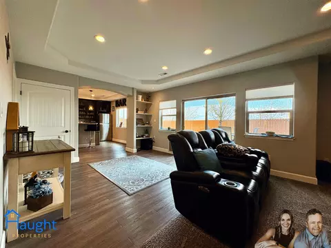 Living - 945 Eagle Dr, Douglas, WY 82633 photo 7 of 10