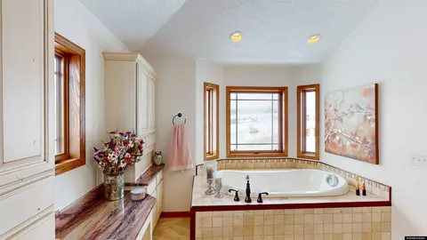 Bath - 655 Longview Ln, Lander, WY 82520 photo 1 of 5