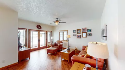 Living - 655 Longview Ln, Lander, WY 82520 photo 2 of 3