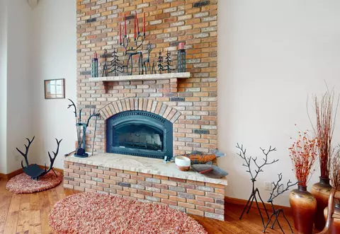 Living - 655 Longview Ln, Lander, WY 82520 photo 3 of 3